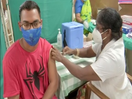 Special COVID-19 vaccination drive begins in Telangana for students going abroad for studies | Special COVID-19 vaccination drive begins in Telangana for students going abroad for studies