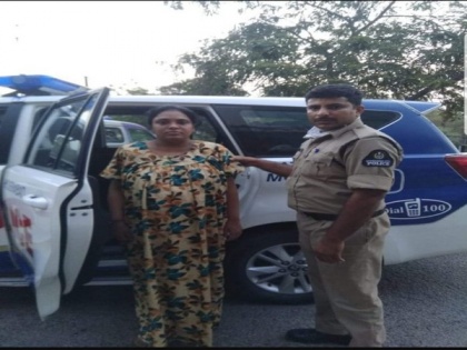 Telangana policeman shifts pregnant woman to hospital in Hyderabad | Telangana policeman shifts pregnant woman to hospital in Hyderabad