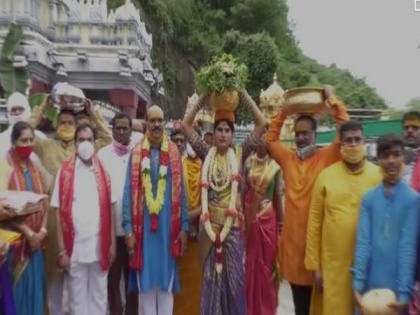 Mahankali Temple Committee offers 'bonam' at Kanaka Durga temple in Andhra's Vijayawada | Mahankali Temple Committee offers 'bonam' at Kanaka Durga temple in Andhra's Vijayawada
