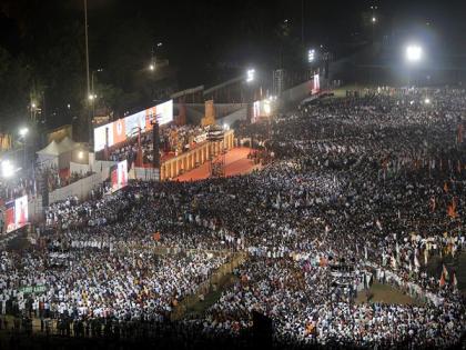 Over a dozen incidents of chain theft, pickpocketing reported from Uddhav's swearing-in ceremony | Over a dozen incidents of chain theft, pickpocketing reported from Uddhav's swearing-in ceremony