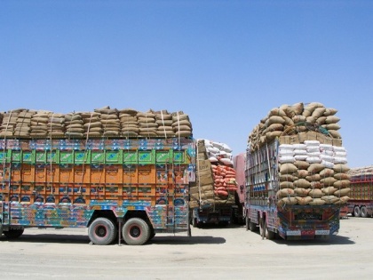 Amid lack of business-friendly policies, Pak-Afghan trade volume shrinks to USD 1 billion | Amid lack of business-friendly policies, Pak-Afghan trade volume shrinks to USD 1 billion