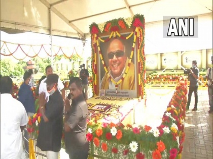 Stalin pays floral tribute to Karunanidhi on his death anniversary | Stalin pays floral tribute to Karunanidhi on his death anniversary