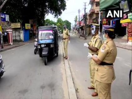 Police check IDs of people in Thiruvananthapuram during lockdown extension | Police check IDs of people in Thiruvananthapuram during lockdown extension