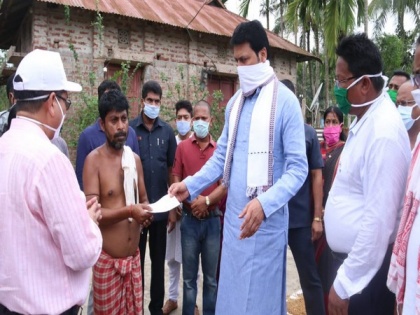 Tripura CM visits storm-affected areas, extends financial aid to people | Tripura CM visits storm-affected areas, extends financial aid to people