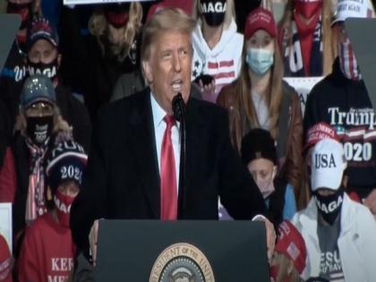 Trump signs order banning Americans from investing in companies that support Chinese military | Trump signs order banning Americans from investing in companies that support Chinese military Trump signs order banning Americans from investing in companies that support Chinese military | Trump signs order banning Americans from investing in companies that support Chinese military