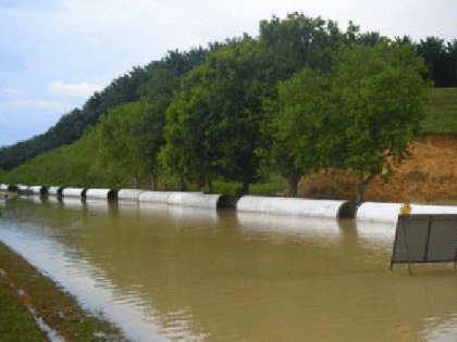 Heavy rain triggers flash flood at Assam-Meghalaya border | Heavy rain triggers flash flood at Assam-Meghalaya border Heavy rain triggers flash flood at Assam-Meghalaya border | Heavy rain triggers flash flood at Assam-Meghalaya border