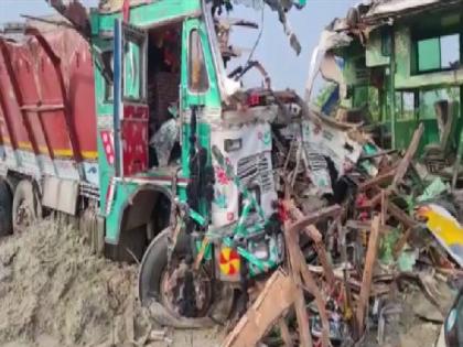 Barabanki accident: UP police registers case against bus, truck drivers | Barabanki accident: UP police registers case against bus, truck drivers