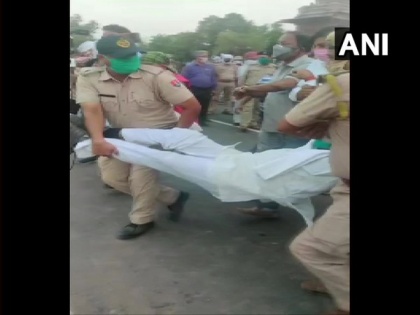 UP Cong chief dragged while on dharna over buses for migrants; FIR against him, Priyanka Gandhi's Secretary in Lucknow | UP Cong chief dragged while on dharna over buses for migrants; FIR against him, Priyanka Gandhi's Secretary in Lucknow