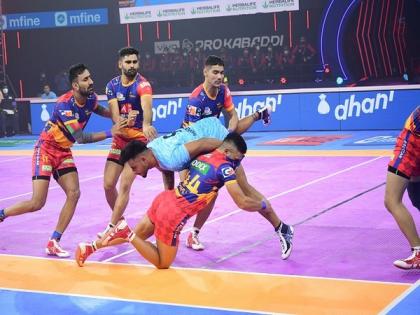 Pro Kabaddi League: Defending champions Bengal Warriors defeat UP Yoddha 38-33 | Pro Kabaddi League: Defending champions Bengal Warriors defeat UP Yoddha 38-33