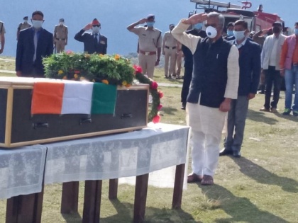 Uttarakhand CM pays tribute to soldier killed in anti-terrorist operation in Kashmir | Uttarakhand CM pays tribute to soldier killed in anti-terrorist operation in Kashmir