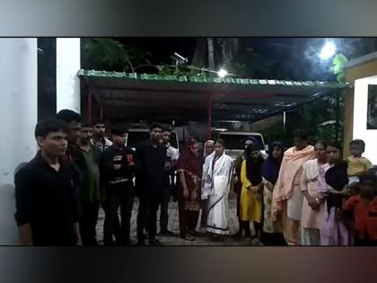 22 Bangladeshi nationals nabbed in Assam for illegally entering India | 22 Bangladeshi nationals nabbed in Assam for illegally entering India 22 Bangladeshi nationals nabbed in Assam for illegally entering India | 22 Bangladeshi nationals nabbed in Assam for illegally entering India