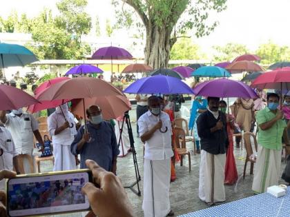 Combating COVID-19: Umbrellas for social distancing in Kerala's Alappuzha | Combating COVID-19: Umbrellas for social distancing in Kerala's Alappuzha