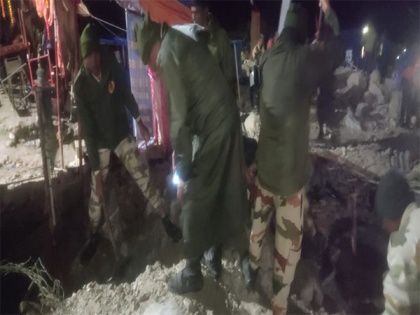 ITBP troops conduct rescue operation at lower Amarnath Cave site | ITBP troops conduct rescue operation at lower Amarnath Cave site