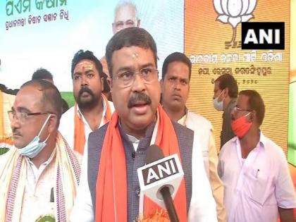 Dharmendra Pradhan unveils former PM Atal Bihari Vajpayee's statue in Odisha | Dharmendra Pradhan unveils former PM Atal Bihari Vajpayee's statue in Odisha Dharmendra Pradhan unveils former PM Atal Bihari Vajpayee's statue in Odisha | Dharmendra Pradhan unveils former PM Atal Bihari Vajpayee's statue in Odisha