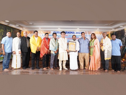 His Holiness Dr Palakkal Nagaraj was awarded the title of "Shri Shri" by Tan Sri Datuk Dr R. Nadarajah | His Holiness Dr Palakkal Nagaraj was awarded the title of "Shri Shri" by Tan Sri Datuk Dr R. Nadarajah