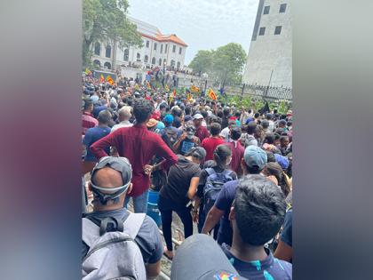Enraged protestors storm Sri Lankan President Gotabaya Rajapaksa's house | Enraged protestors storm Sri Lankan President Gotabaya Rajapaksa's house