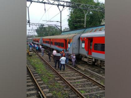 2 coaches of Indore-Daund special train derailed at Lonavla station | 2 coaches of Indore-Daund special train derailed at Lonavla station