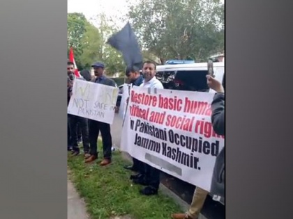 Protest held outside Pakistan High Commissioner's residence in London | Protest held outside Pakistan High Commissioner's residence in London