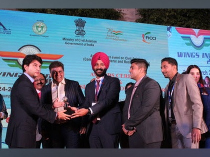 Star Air awarded as Best Domestic Airline (RCS) at Wings India 2022 | Star Air awarded as Best Domestic Airline (RCS) at Wings India 2022