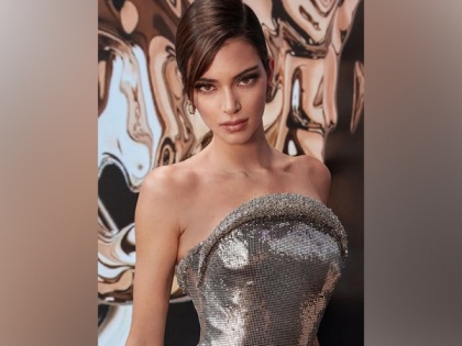Kendall Jenner shares steamy picture, leaving her sisters stunned | Kendall Jenner shares steamy picture, leaving her sisters stunned