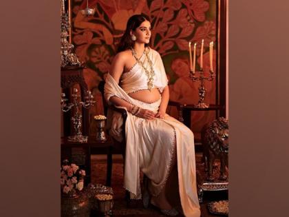 Sonam Kapoor adds royal touch to her maternity fashion | Sonam Kapoor adds royal touch to her maternity fashion Sonam Kapoor adds royal touch to her maternity fashion | Sonam Kapoor adds royal touch to her maternity fashion