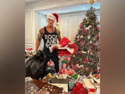 'Dwanta Claus cleans up the trash' post-Christmas celebrations | 'Dwanta Claus cleans up the trash' post-Christmas celebrations 'Dwanta Claus cleans up the trash' post-Christmas celebrations | 'Dwanta Claus cleans up the trash' post-Christmas celebrations