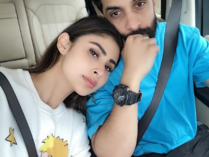 Mouni Roy back home after 9 days in hospital, industry friends inquire about her health | Mouni Roy back home after 9 days in hospital, industry friends inquire about her health Mouni Roy back home after 9 days in hospital, industry friends inquire about her health | Mouni Roy back home after 9 days in hospital, industry friends inquire about her health