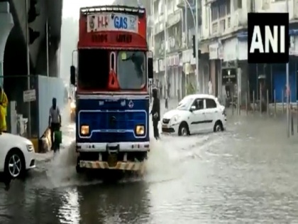 Heavy rains in Mumbai cause waterlogging, traffic snarls | Heavy rains in Mumbai cause waterlogging, traffic snarls