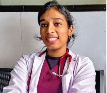 Kerala Governor hands over graduation certificate to deceased doctor’s parents | Kerala Governor hands over graduation certificate to deceased doctor’s parents Kerala Governor hands over graduation certificate to deceased doctor’s parents | Kerala Governor hands over graduation certificate to deceased doctor’s parents