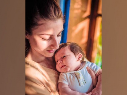 'I remember first time I held you in my arms': Soha Ali Khan shares priceless picture of Taimur | 'I remember first time I held you in my arms': Soha Ali Khan shares priceless picture of Taimur