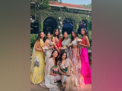 Alia Bhatt looks drop-dead gorgeous at friend's wedding | Alia Bhatt looks drop-dead gorgeous at friend's wedding