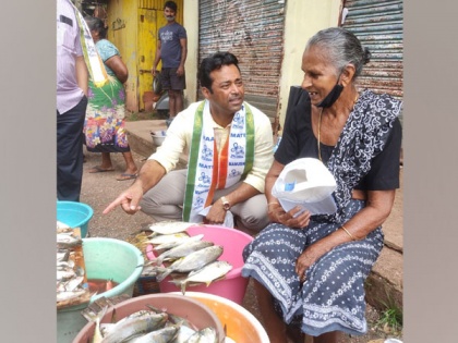 TMC's Leander Paes visits fish market in Assolna, campaigns for Goa assembly polls | TMC's Leander Paes visits fish market in Assolna, campaigns for Goa assembly polls