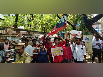 Chennai: DYFI cadres protest against Agnipath demanding scheme's withdrawal | Chennai: DYFI cadres protest against Agnipath demanding scheme's withdrawal Chennai: DYFI cadres protest against Agnipath demanding scheme's withdrawal | Chennai: DYFI cadres protest against Agnipath demanding scheme's withdrawal