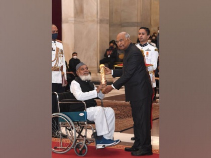 Social worker Mohammad Shareef receives Padma Shri award | Social worker Mohammad Shareef receives Padma Shri award