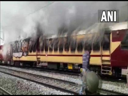 Bihar: Aspirants protesting against alleged discrepancies in Railway Recruitment Board's NTPC exam set train's coach on fire in Gaya | Bihar: Aspirants protesting against alleged discrepancies in Railway Recruitment Board's NTPC exam set train's coach on fire in Gaya