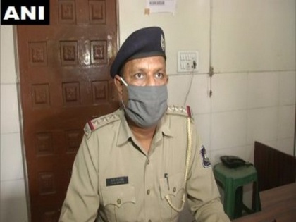 2 held for shooting video inside police station in Vadodara | 2 held for shooting video inside police station in Vadodara