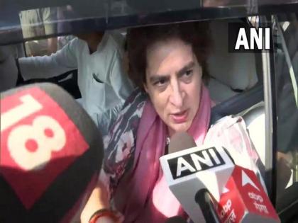 Priyanka Gandhi detained on way to Agra to visit family of sanitation worker who died in police custody | Priyanka Gandhi detained on way to Agra to visit family of sanitation worker who died in police custody