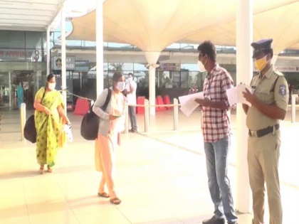 158 passengers from Bengaluru land at Gannavaram airport, sent to quarantine | 158 passengers from Bengaluru land at Gannavaram airport, sent to quarantine