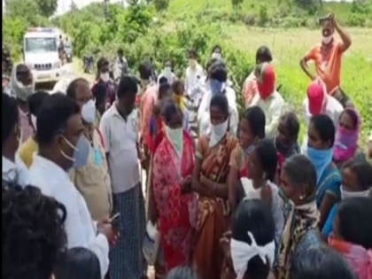 Villagers obstruct plantation work at government land in Telangana | Villagers obstruct plantation work at government land in Telangana