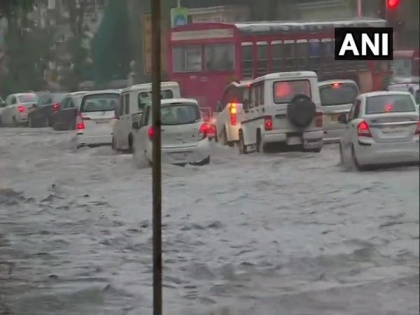 Uddhav Thackeray asks Mumbaikars to stay indoors as heavy rain disrupts normal life | Uddhav Thackeray asks Mumbaikars to stay indoors as heavy rain disrupts normal life