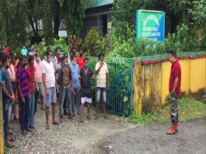 Protest over transfer of Belacoba Range officer for raiding Swapna Burman's house in WB | Protest over transfer of Belacoba Range officer for raiding Swapna Burman's house in WB