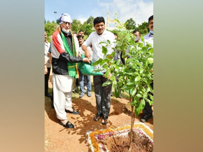 Amitabh Bachchan participates in Green India challenge, plants sapling in Ramoji Film City | Amitabh Bachchan participates in Green India challenge, plants sapling in Ramoji Film City