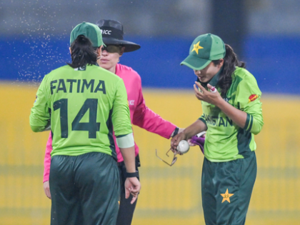 Women’s World Cup: 'Bugs break' halts play, India reach 154/4 in clash with Pakistan | Women’s World Cup: 'Bugs break' halts play, India reach 154/4 in clash with Pakistan