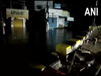 Heavy rains cause waterlogging in several parts of Hyderabad | Heavy rains cause waterlogging in several parts of Hyderabad