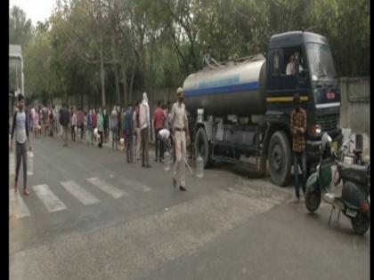 Lockdown worsens water woes of Delhi's Chilla village | Lockdown worsens water woes of Delhi's Chilla village