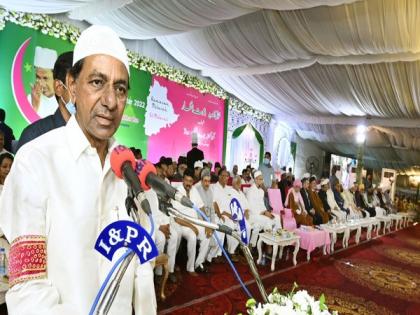 Ramzan: Telangana CM hosts Iftar party, Owaisi, several scholars attend | Ramzan: Telangana CM hosts Iftar party, Owaisi, several scholars attend Ramzan: Telangana CM hosts Iftar party, Owaisi, several scholars attend | Ramzan: Telangana CM hosts Iftar party, Owaisi, several scholars attend
