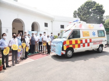 Nitin Gadkari flags off 90 basic care ambulances for states, UTs | Nitin Gadkari flags off 90 basic care ambulances for states, UTs