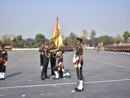 General Naravane presents President's colours 'Nishan' to newly raised Infantry battalions in Uttar Pradesh's Faizabad | General Naravane presents President's colours 'Nishan' to newly raised Infantry battalions in Uttar Pradesh's Faizabad