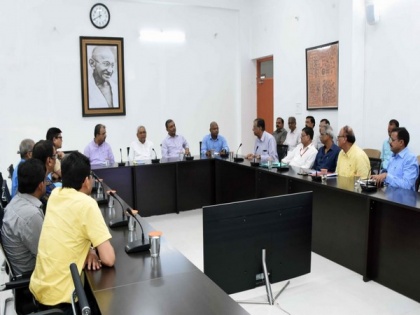 Bihar CM holds meeting with medical experts on AES | Bihar CM holds meeting with medical experts on AES