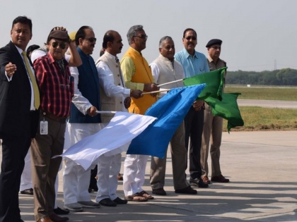 Uttarakhand CM flags off first commercial flight from Hindon airport to Pithoragarh | Uttarakhand CM flags off first commercial flight from Hindon airport to Pithoragarh